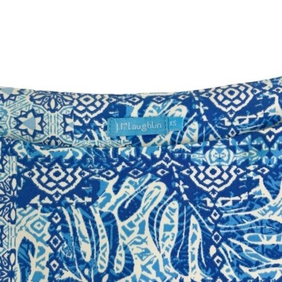 J Mclaughlin Wavesong Signature Tee Scuba Top in Blue and White Medallion Lane - Picture 4 of 6